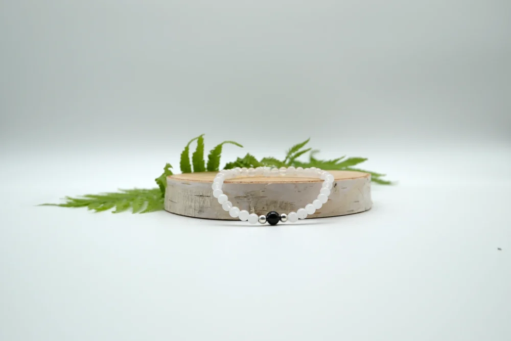 Malaysia Jade mit schwarzem Turmalin 4mm v V Malaysia Jade-schwarzer Turmalin Edelstein-Armband 4mm Perlen