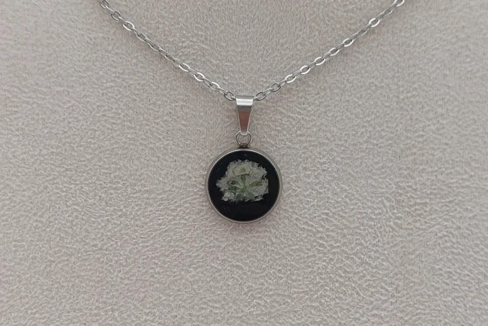 Schleierkraut weiß klein Halskette Schleierkraut weiß Anhänger 13,5mm | Halsketten wählbar | mit echter Blume