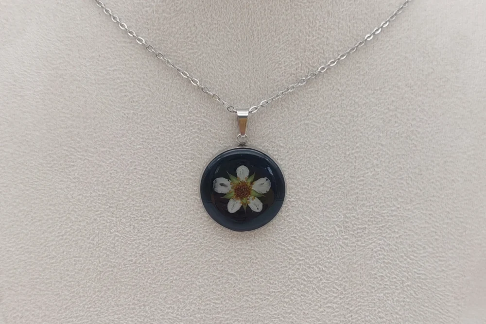Erdbeerblüte rund Halskette Erdbeerblüte Anhänger 21,5mm | Halsketten wählbar | mit echter Blume