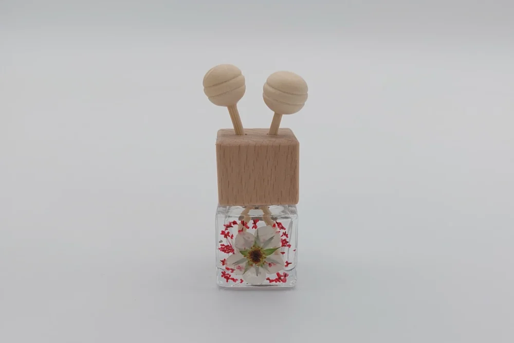 Erdbeerblüte Mini Auto und Raumbedufter mit echten Blumen