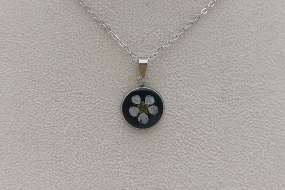 Gamander S02 klein Halskette Gamander Strauch Anhänger 13,5mm | Halsketten wählbar | mit echter Blume