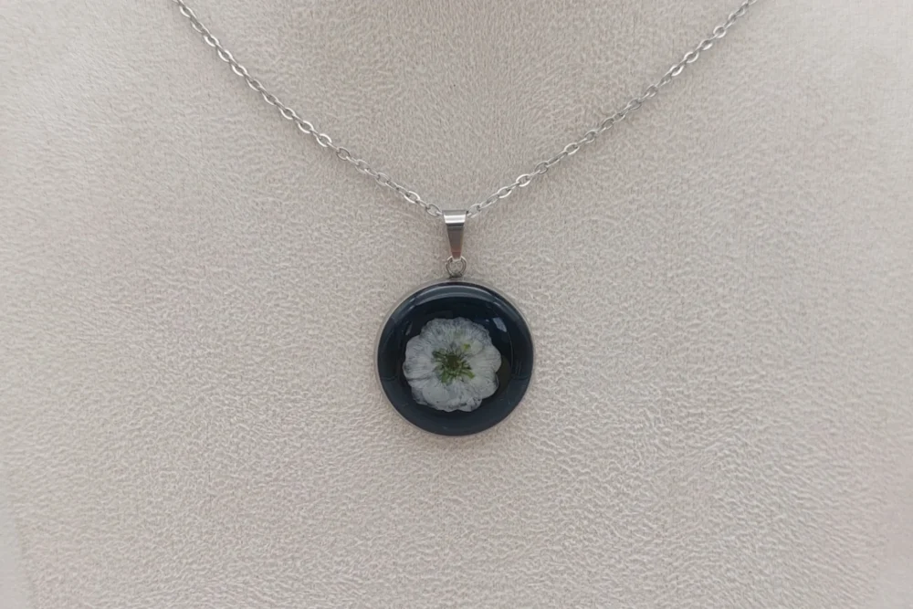 Spierstrauch P rund Halskette Spierstrauch Anhänger 21,5mm | Halsketten wählbar | mit echter Blume