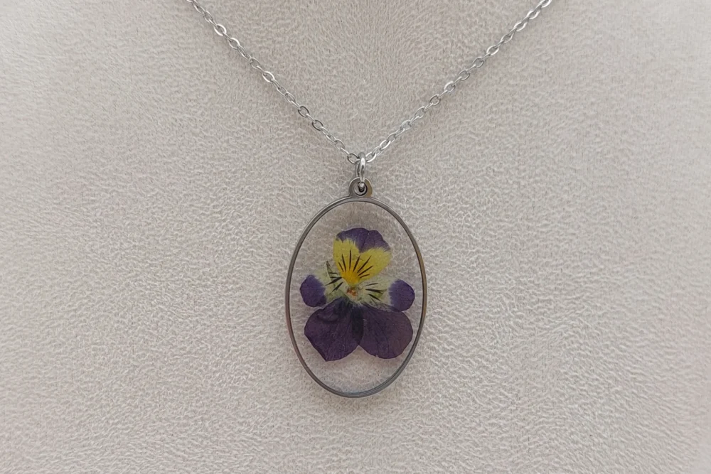 Stiefmütterchen oval Halskette Stiefmütterchen Anhänger oval | Halsketten wählbar | mit echter Blume
